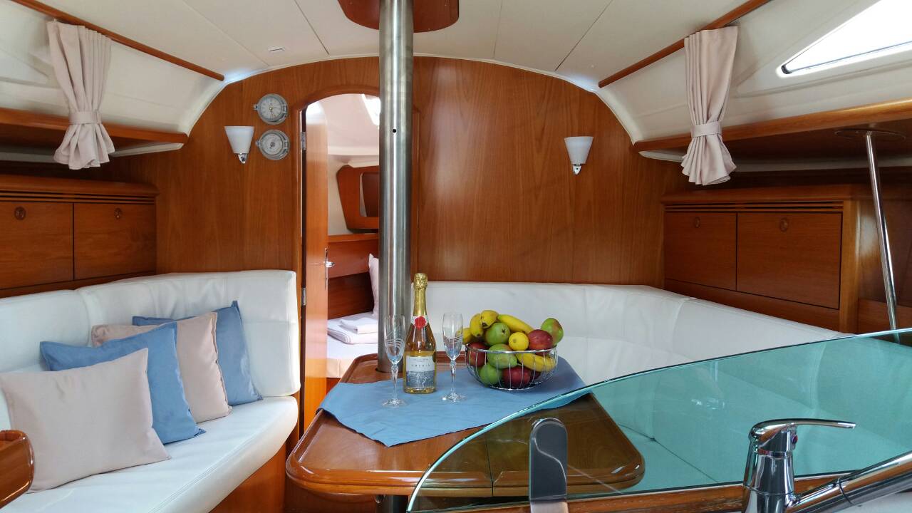 Sun Odyssey 35 — photo 5
