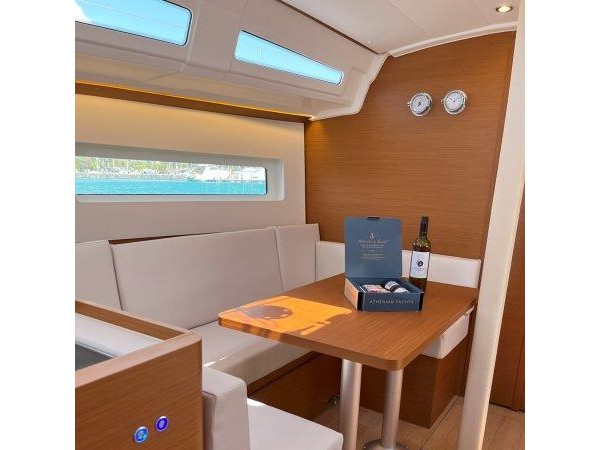 Sun Odyssey 380 — photo 3