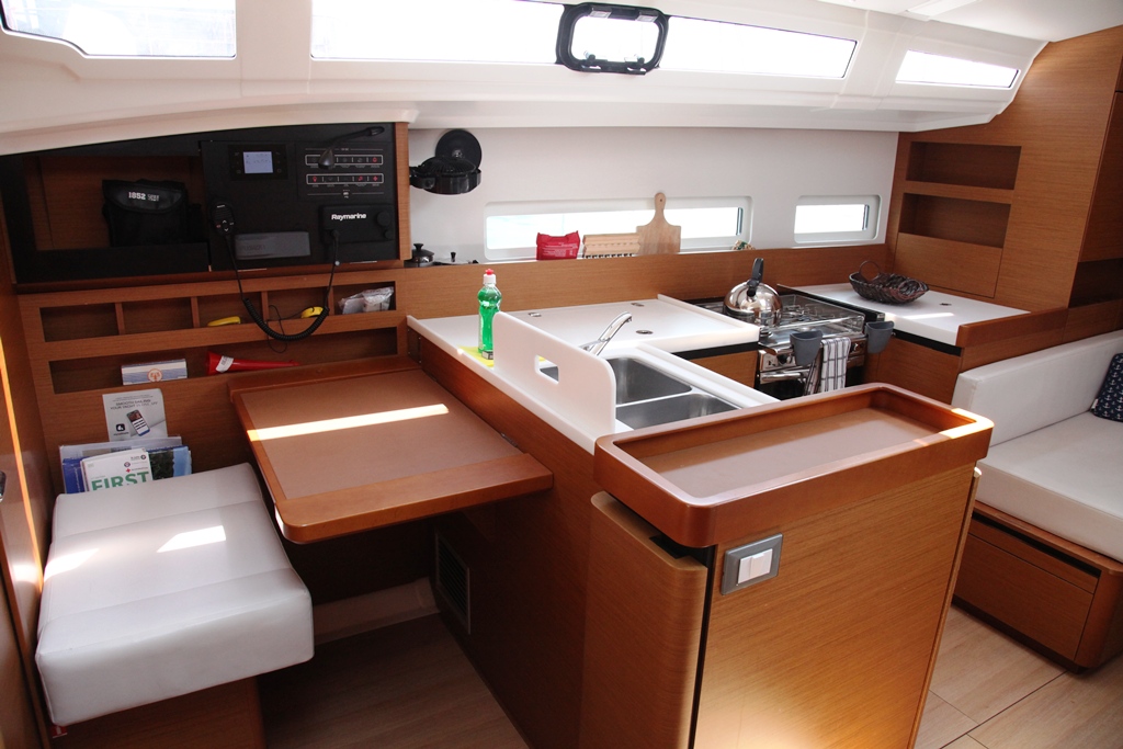Sun Odyssey 410 — photo 12