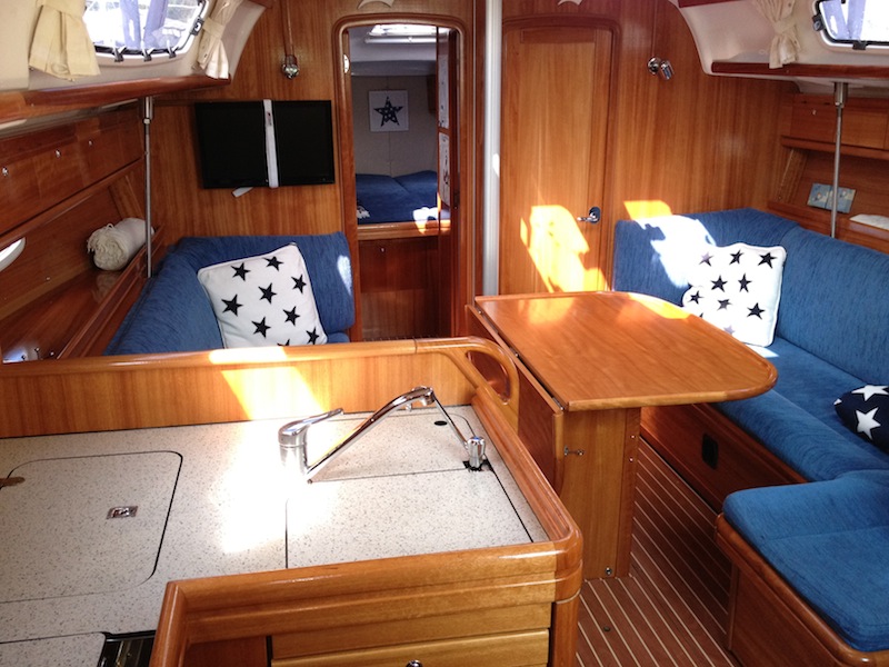 Bavaria 38 Cruiser — photo 3