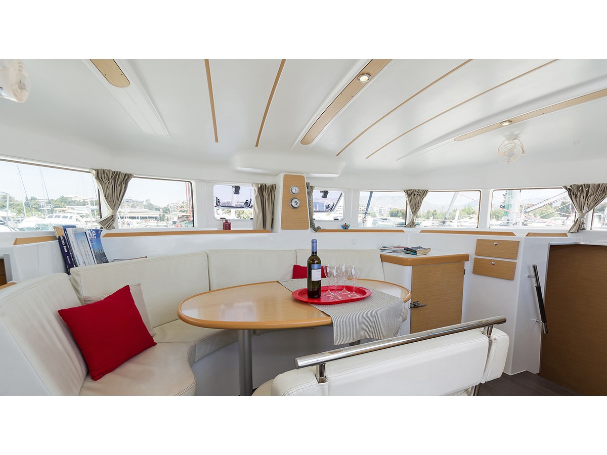 Lagoon 380 — photo 15