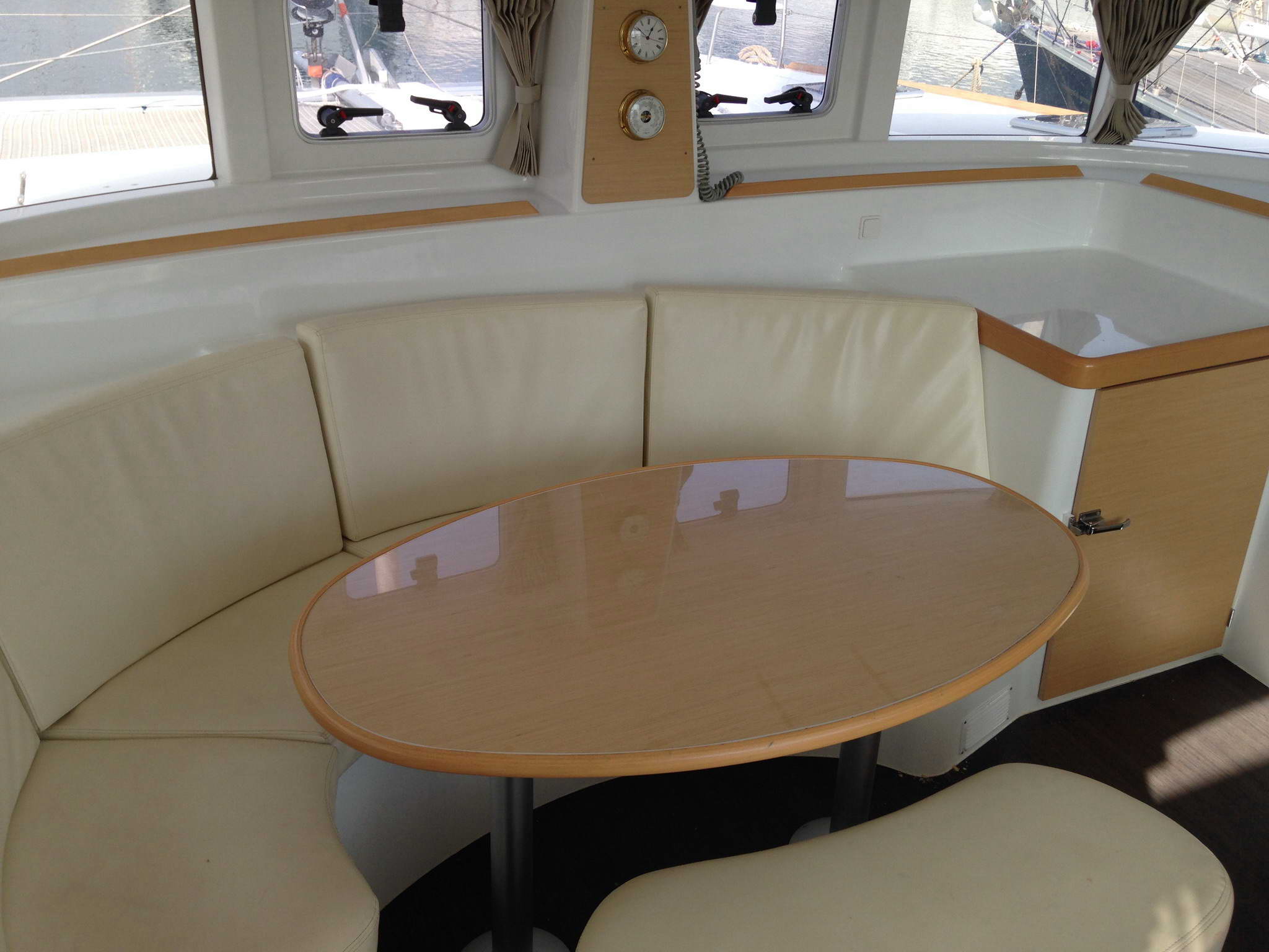 Lagoon 380 — photo 12