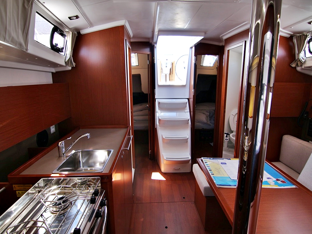 OCEANIS 38.1 BT — photo 8