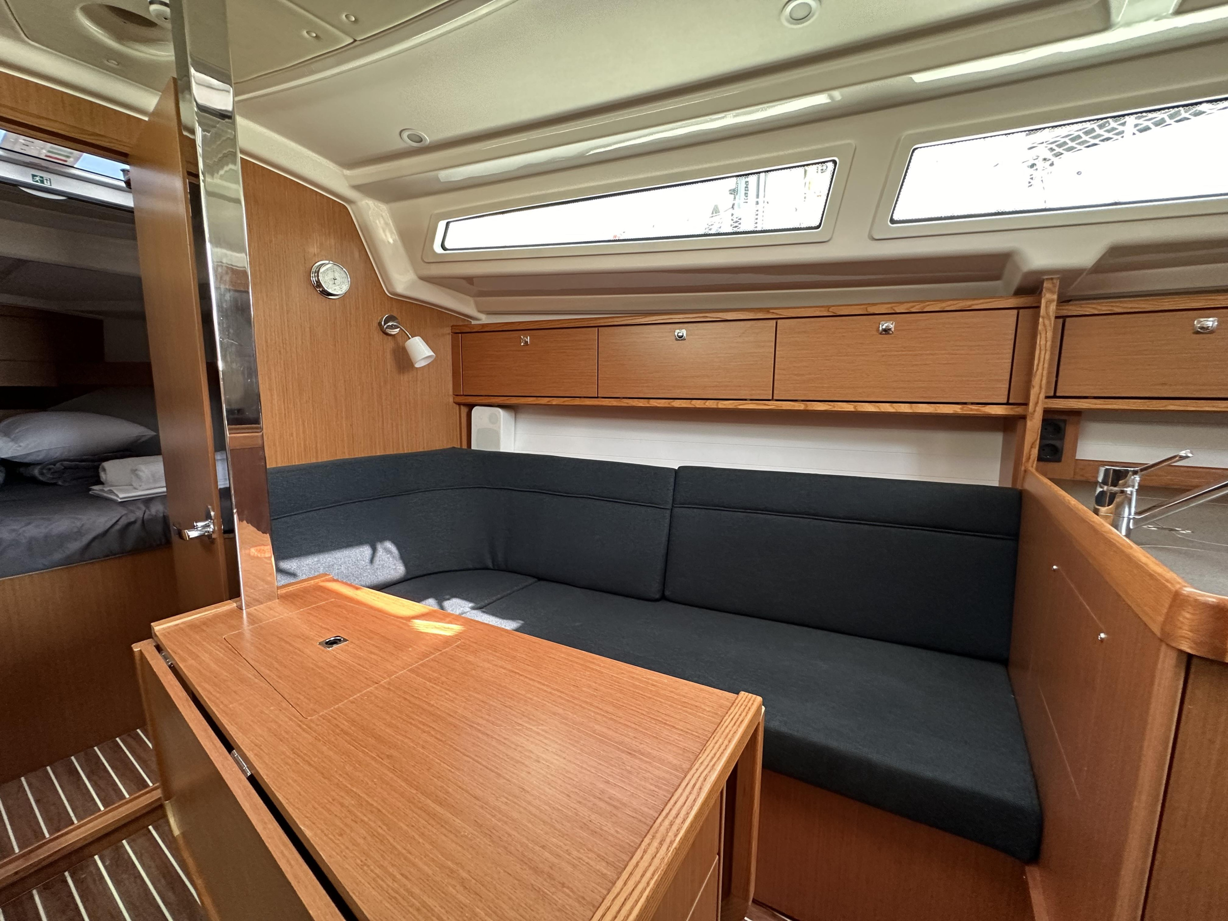 Bavaria Cruiser 34 — photo 22