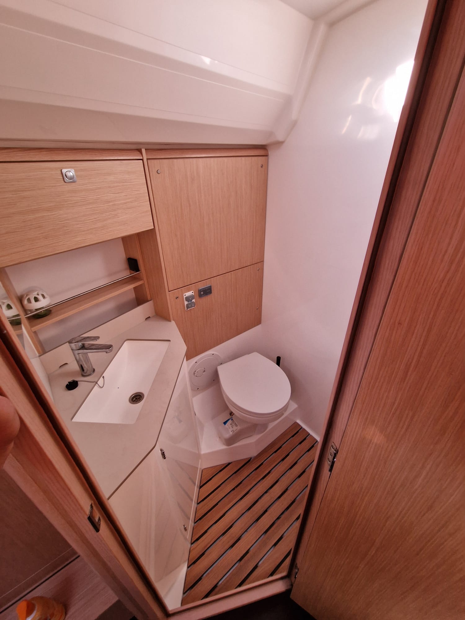 Bavaria C46 — photo 8