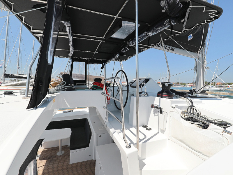 Lagoon 450 F — photo 20