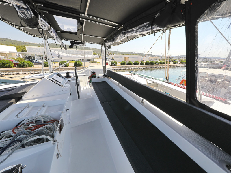 Lagoon 450 F — photo 58