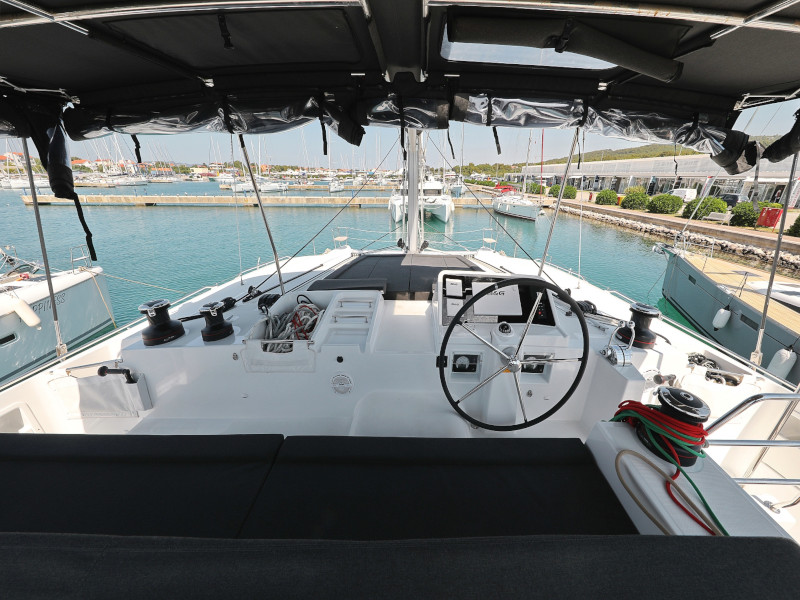 Lagoon 450 F — photo 12