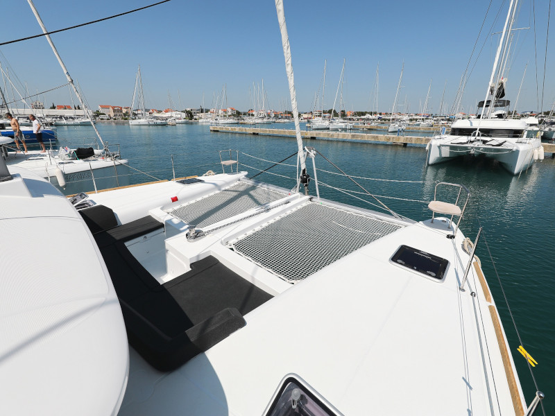 Lagoon 450 F — photo 19