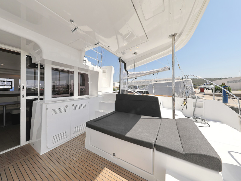 Lagoon 450 F — photo 24