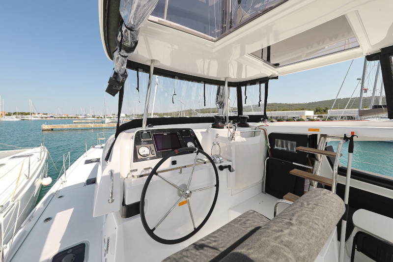 Lagoon 42 — photo 11