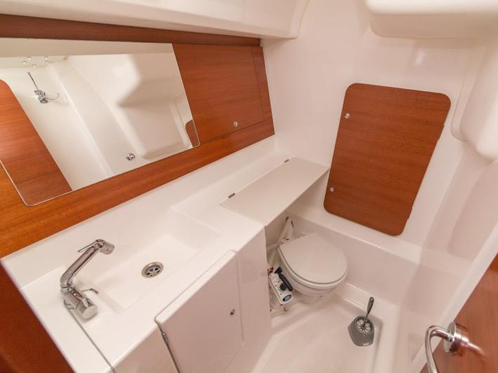Dufour 335 Grand Large — photo 8