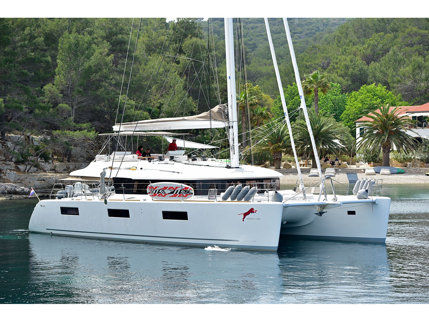 Lagoon 620 — photo 1