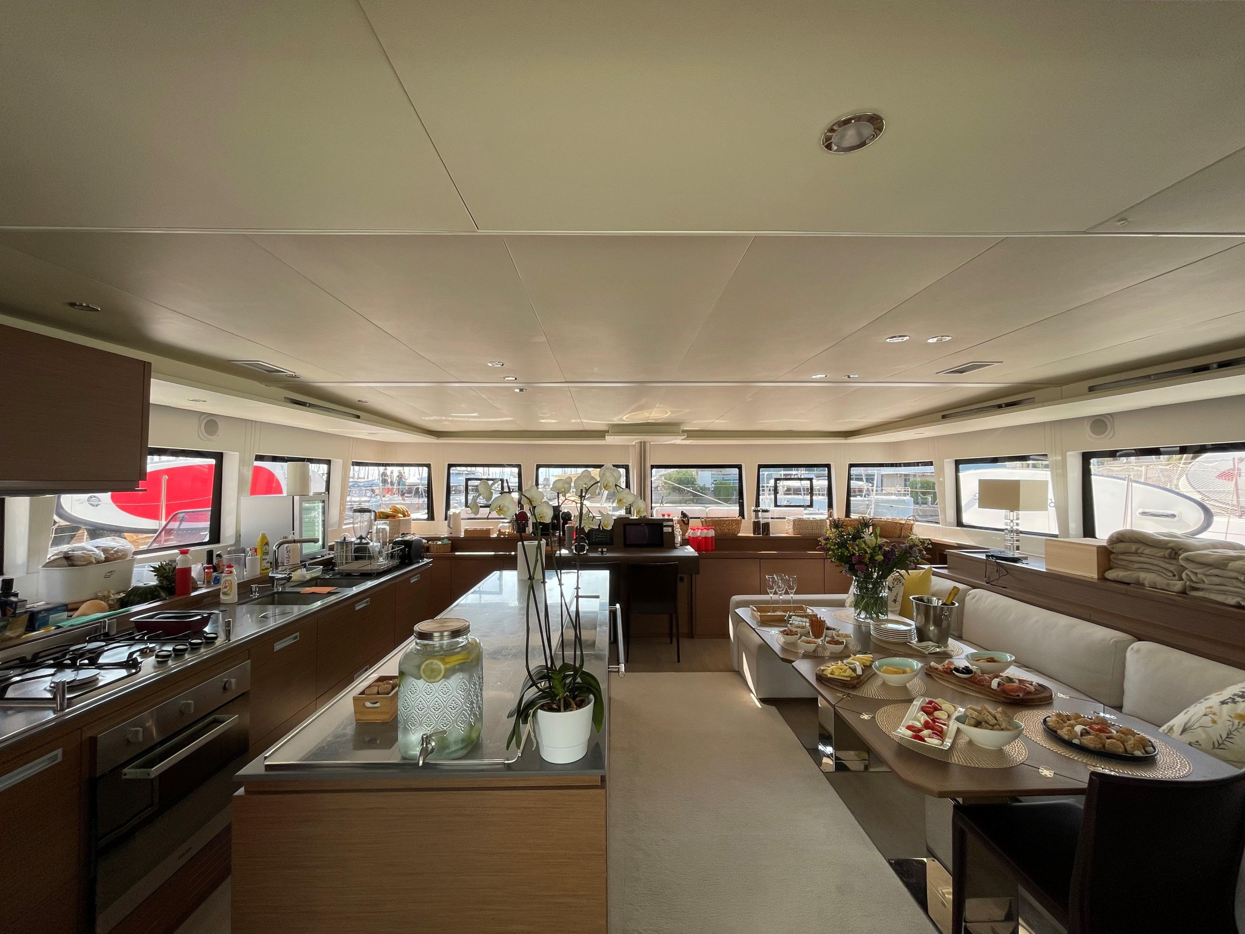 Lagoon 620 — photo 19