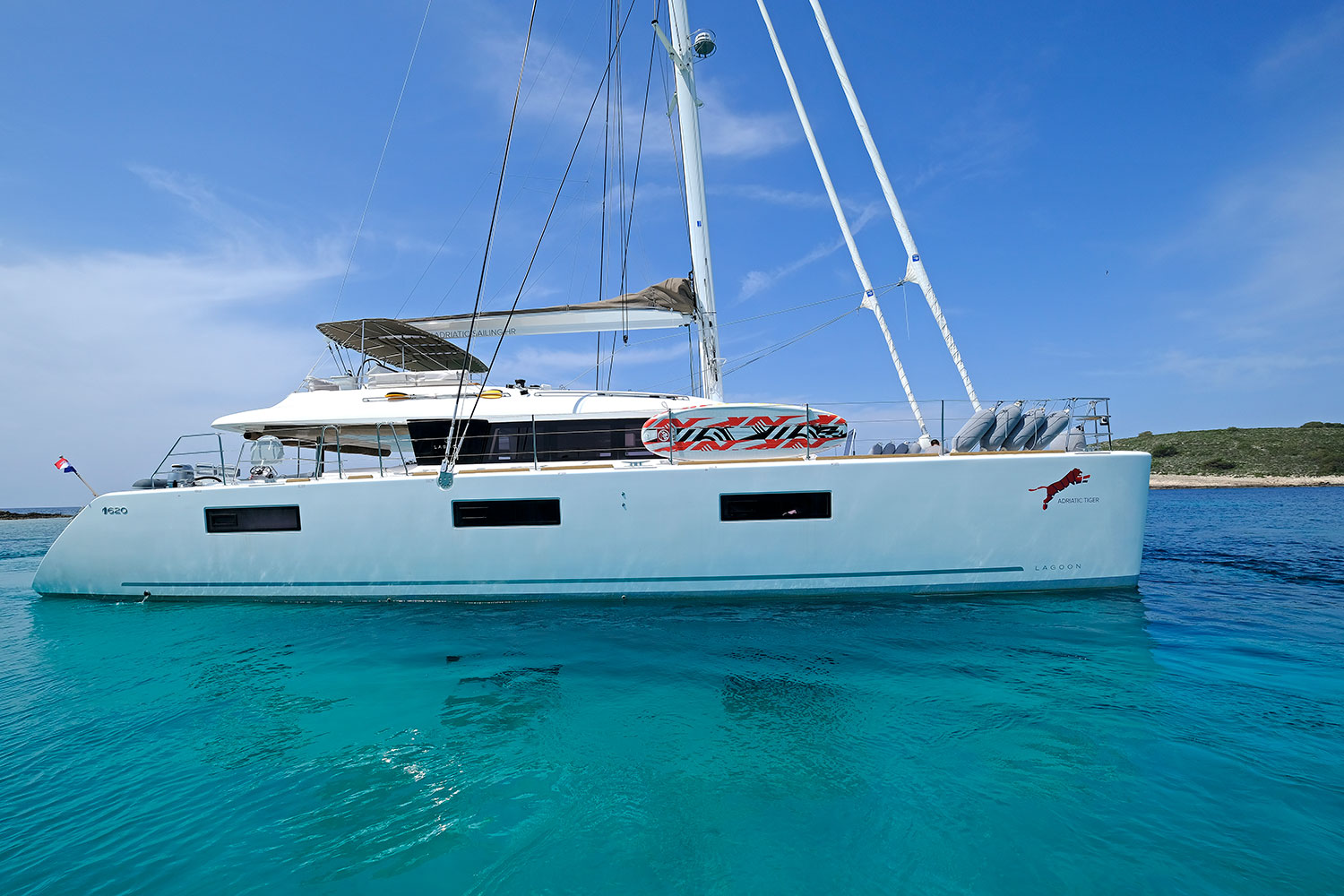 Lagoon 620 — photo 17