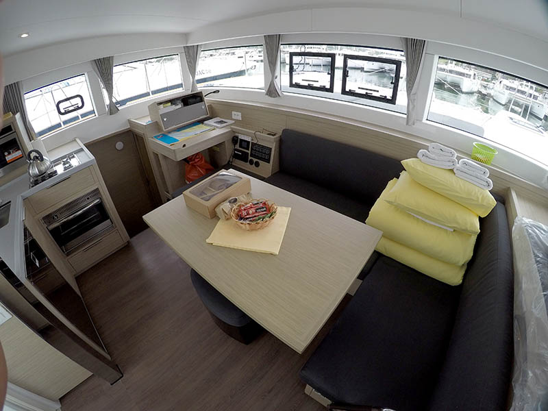 Lagoon 40 — photo 4