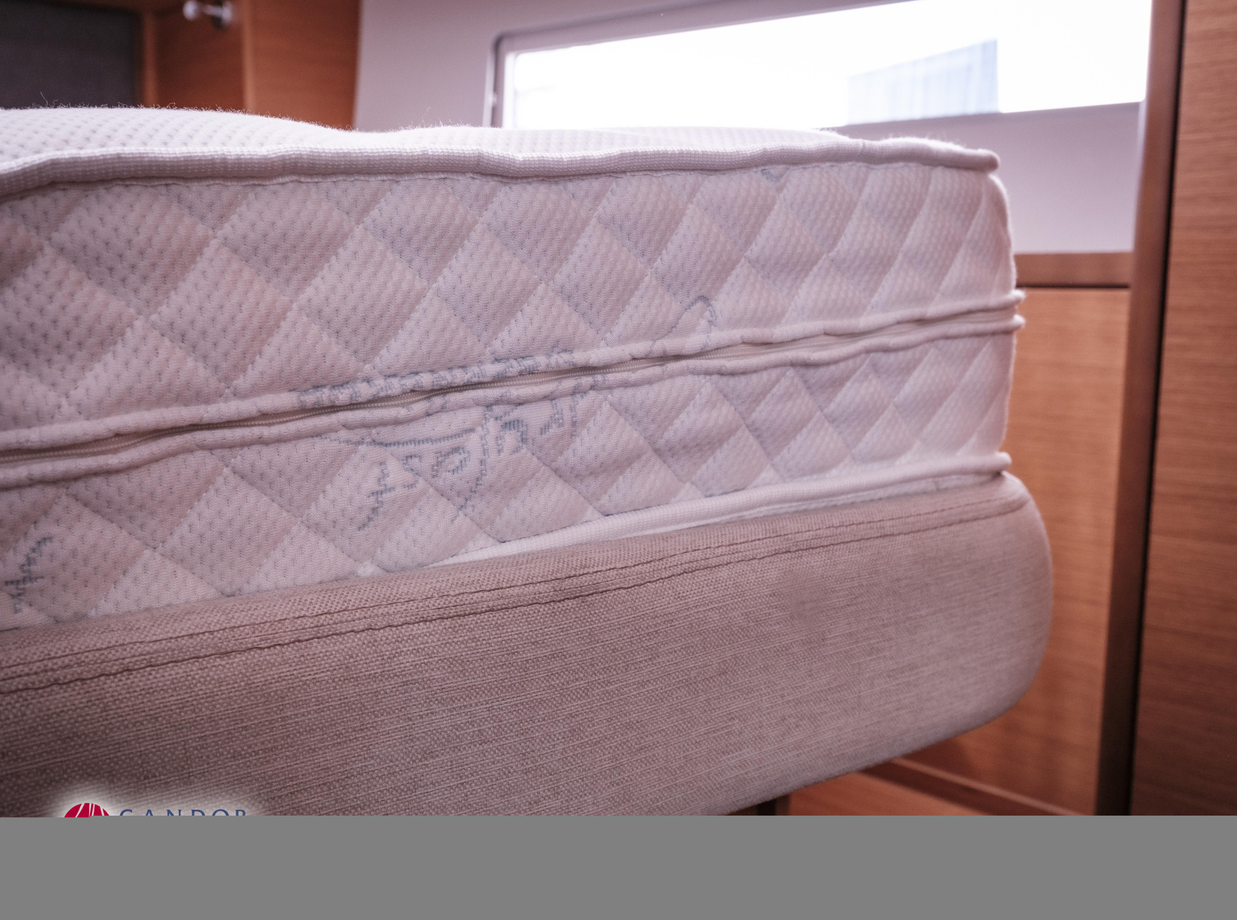 Dufour 470 owner layout — photo 15