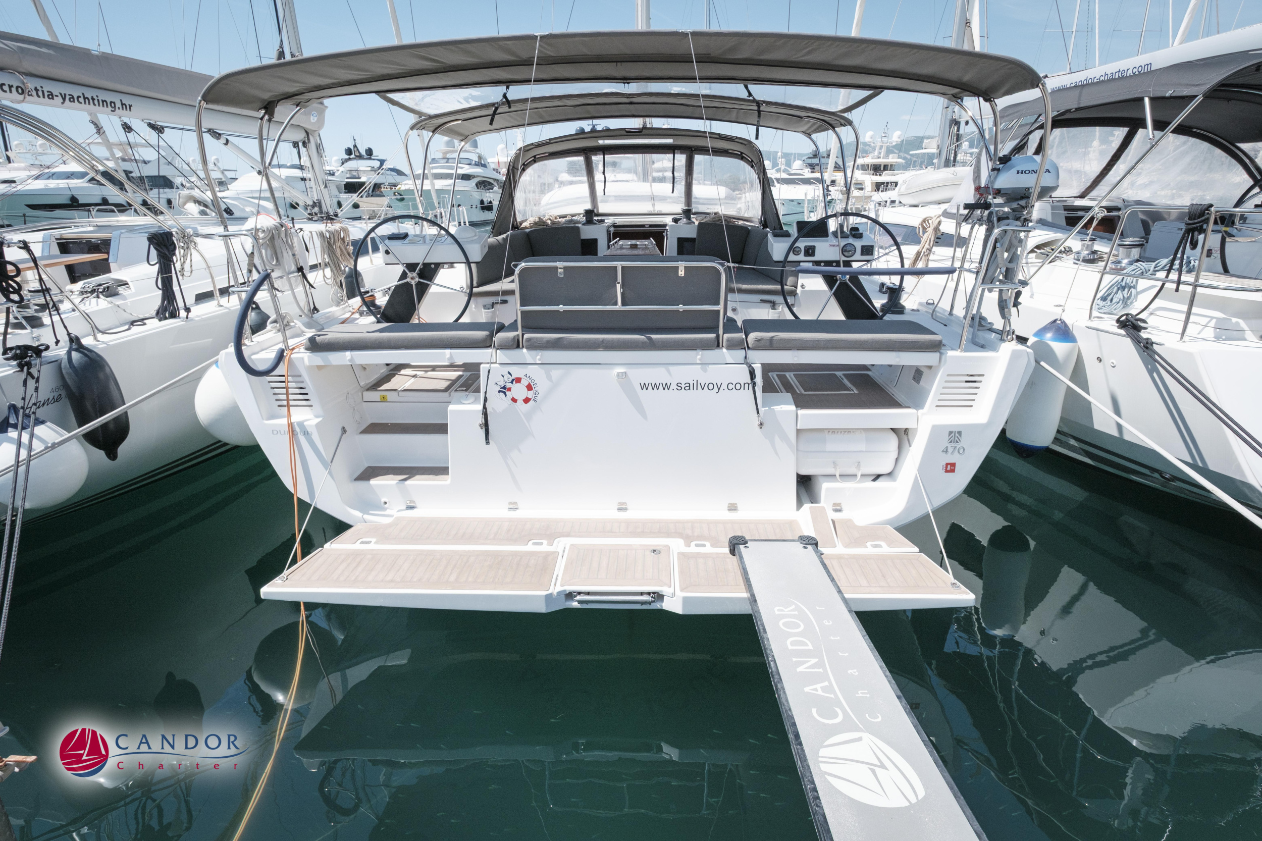Dufour 470 owner layout — photo 8