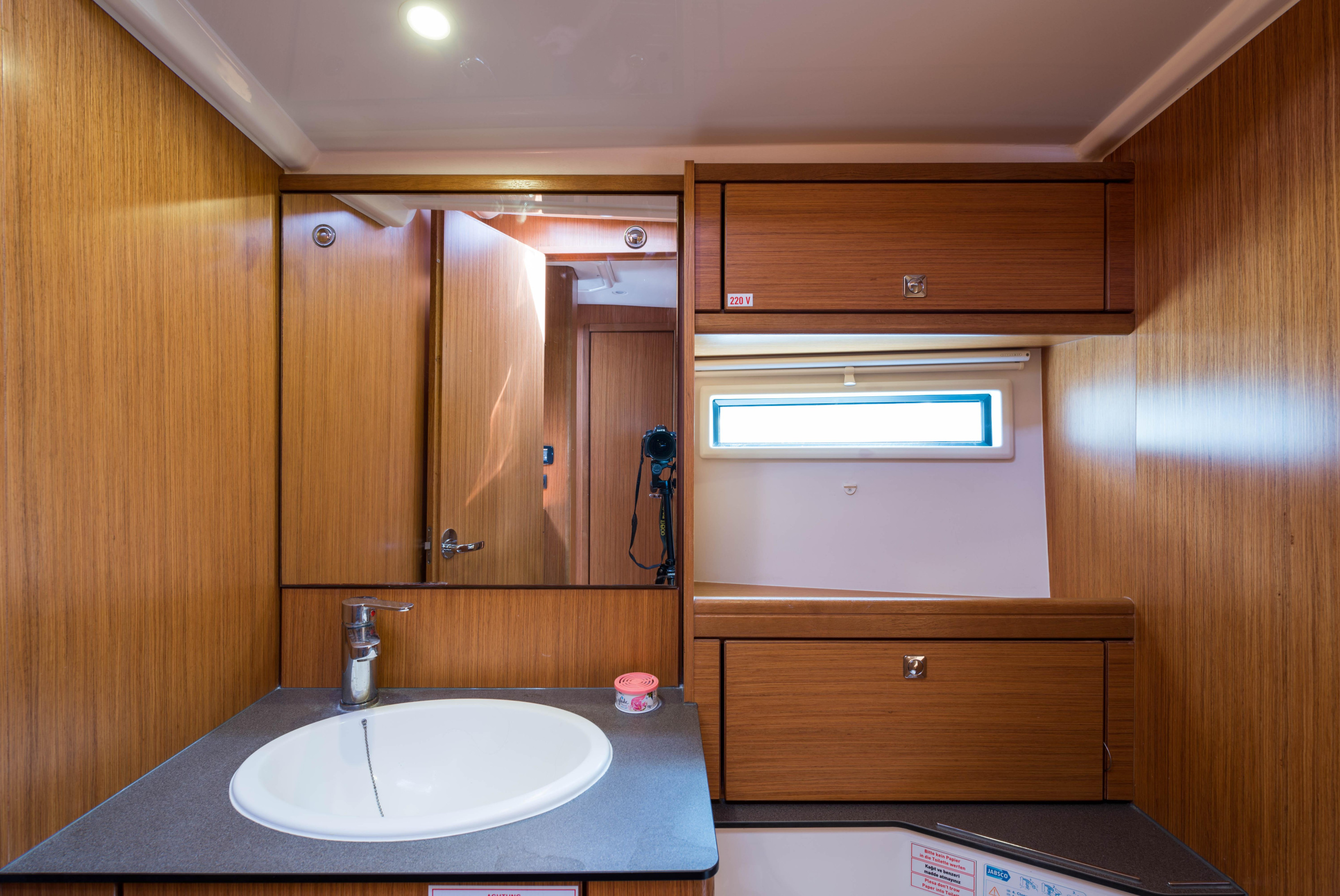 Bavaria Cruiser 56 — photo 39