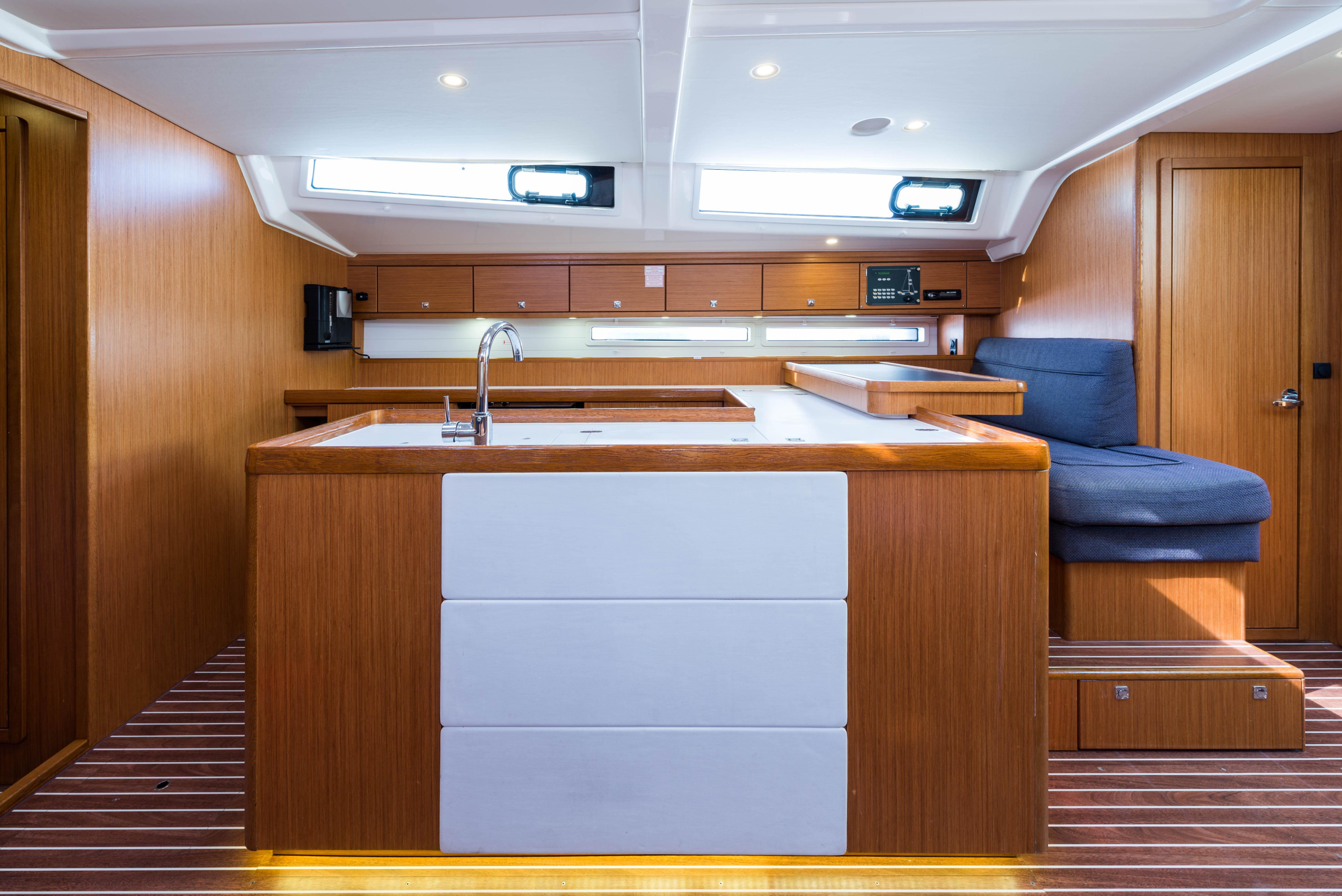 Bavaria Cruiser 56 — photo 6