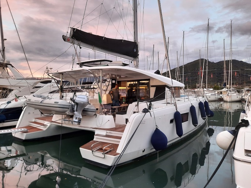 Lagoon 42 — photo 1
