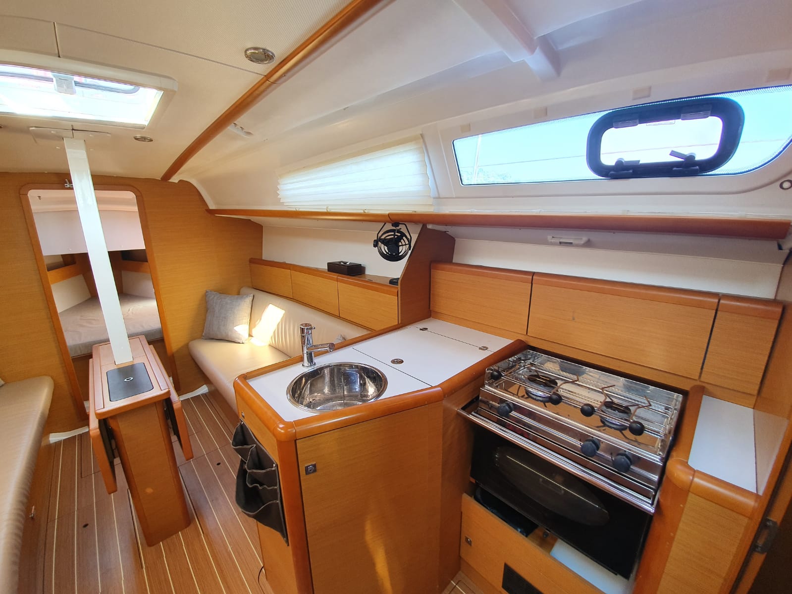 Sun Odyssey 33i — photo 12