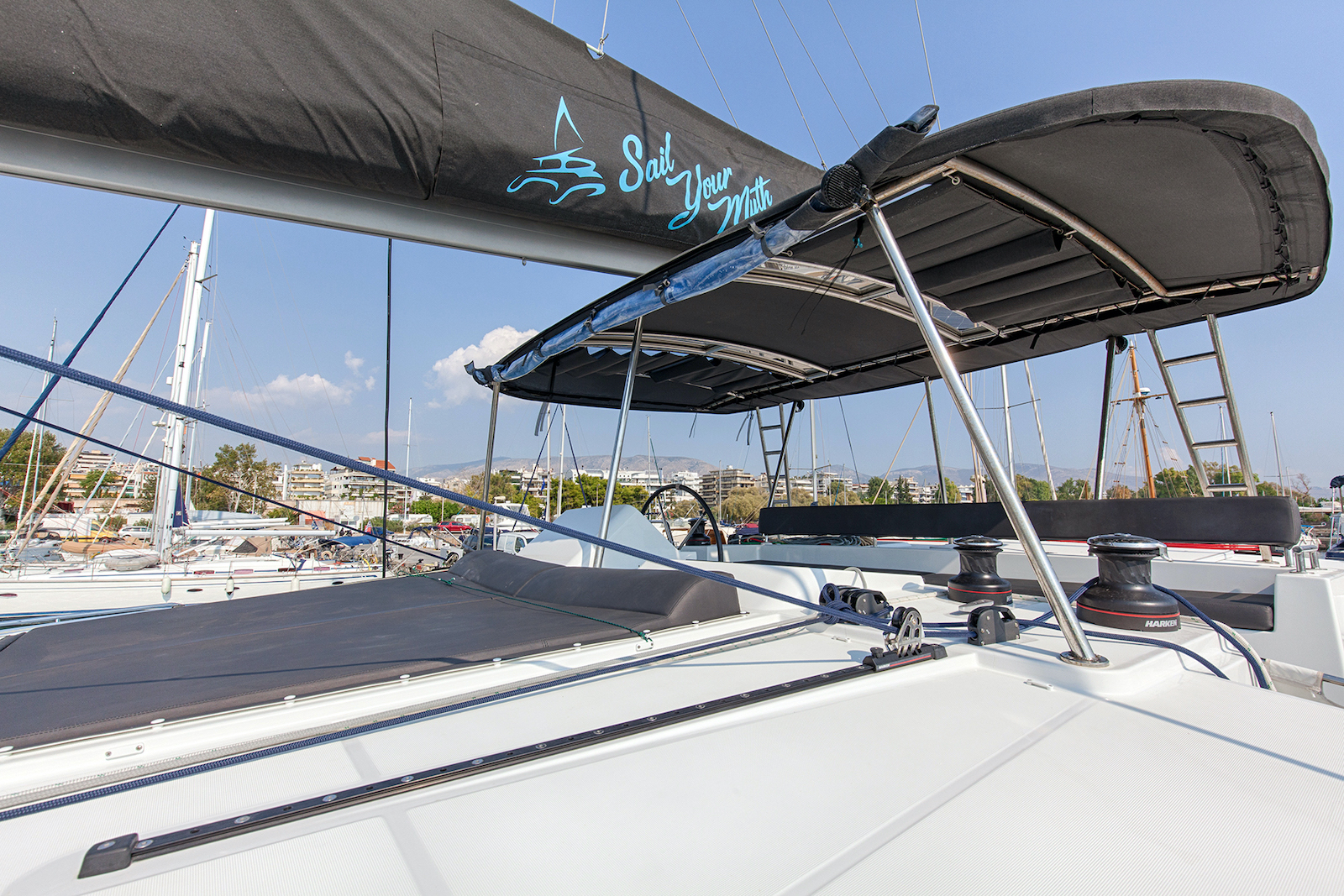 Lagoon 450 Flybridge — photo 13