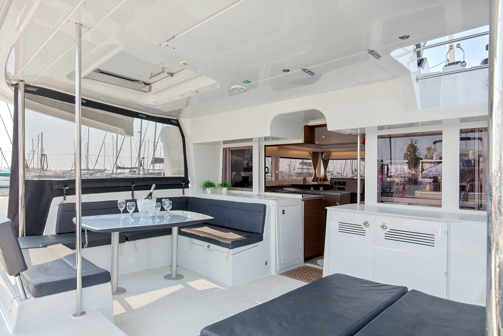 Lagoon 450 Flybridge — photo 5