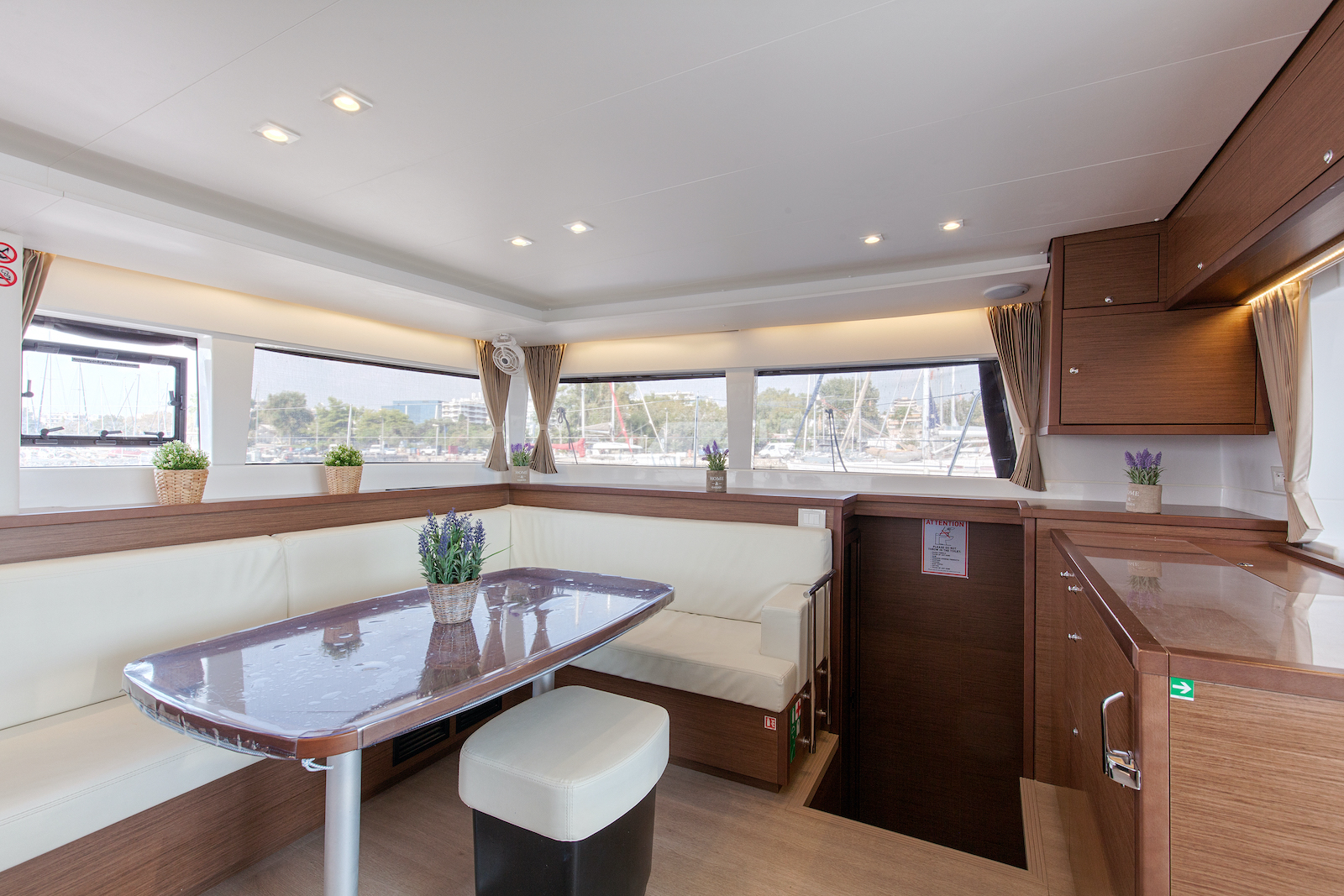 Lagoon 450 Flybridge — photo 10