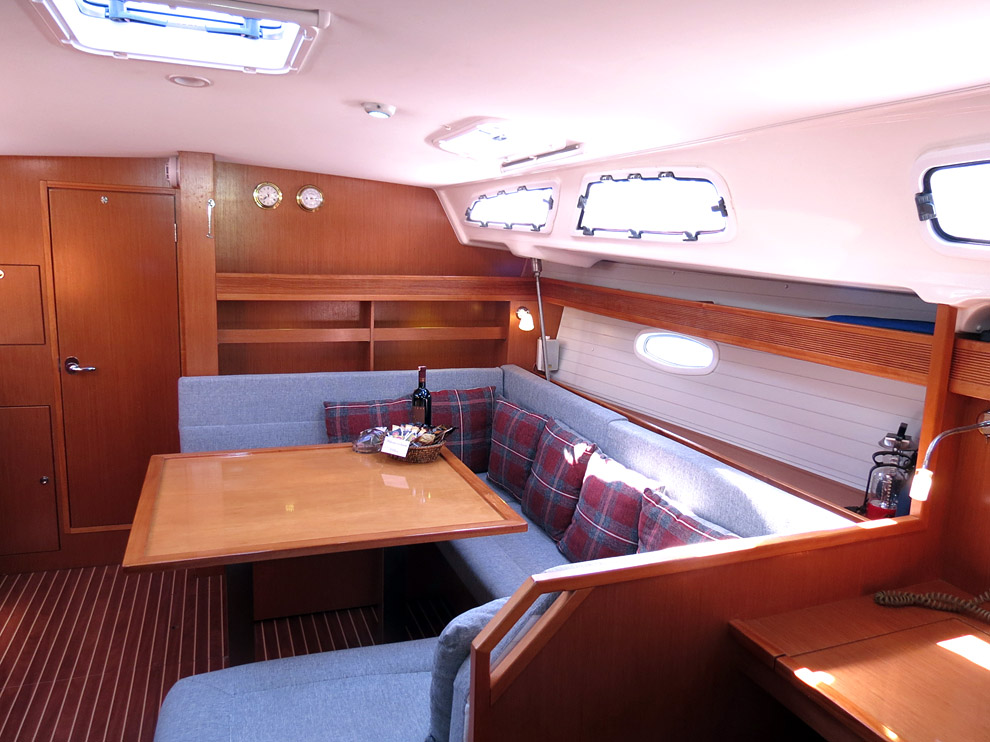 Bavaria 43 Cruiser — photo 4