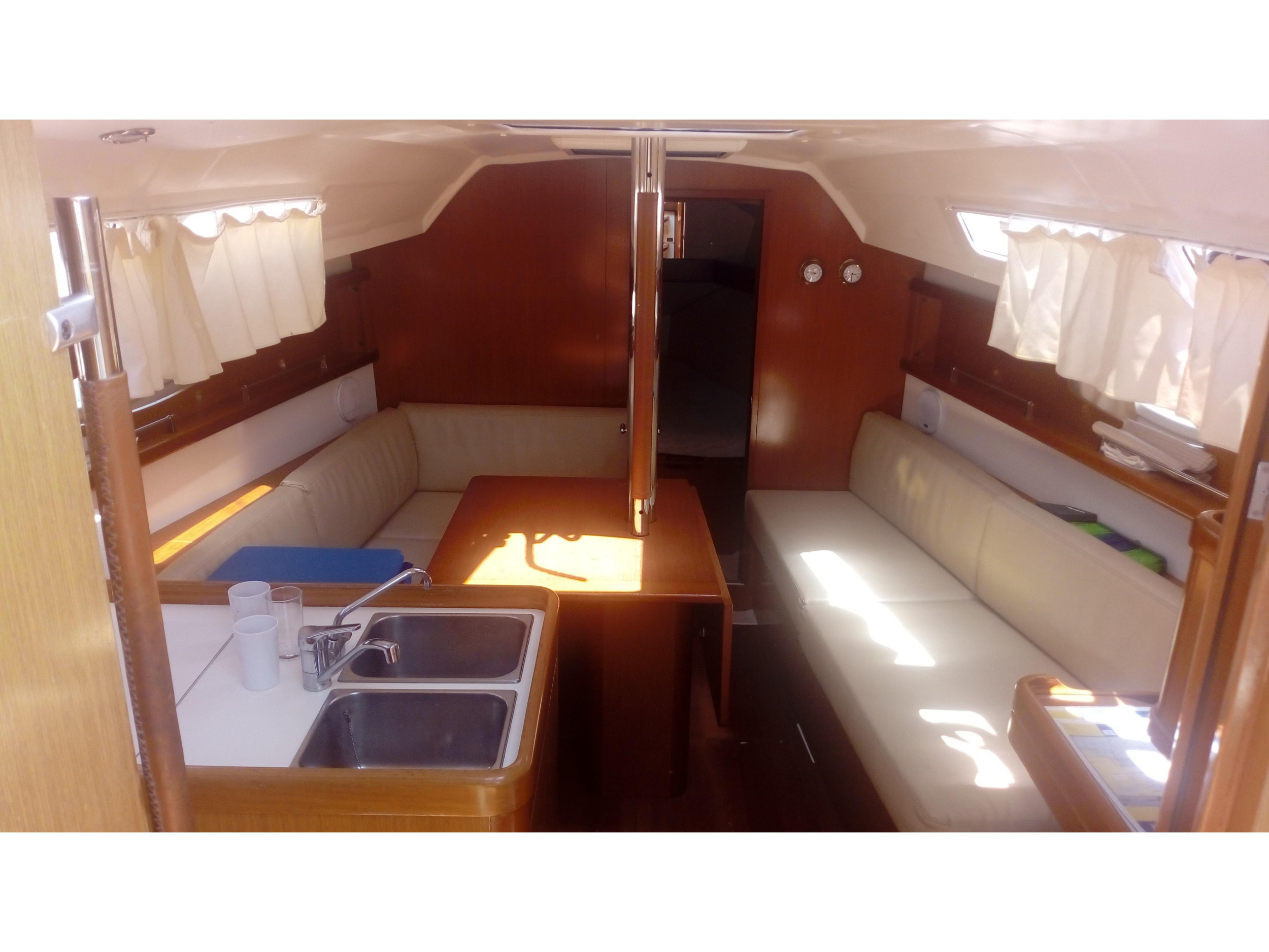 Oceanis 31 — photo 22