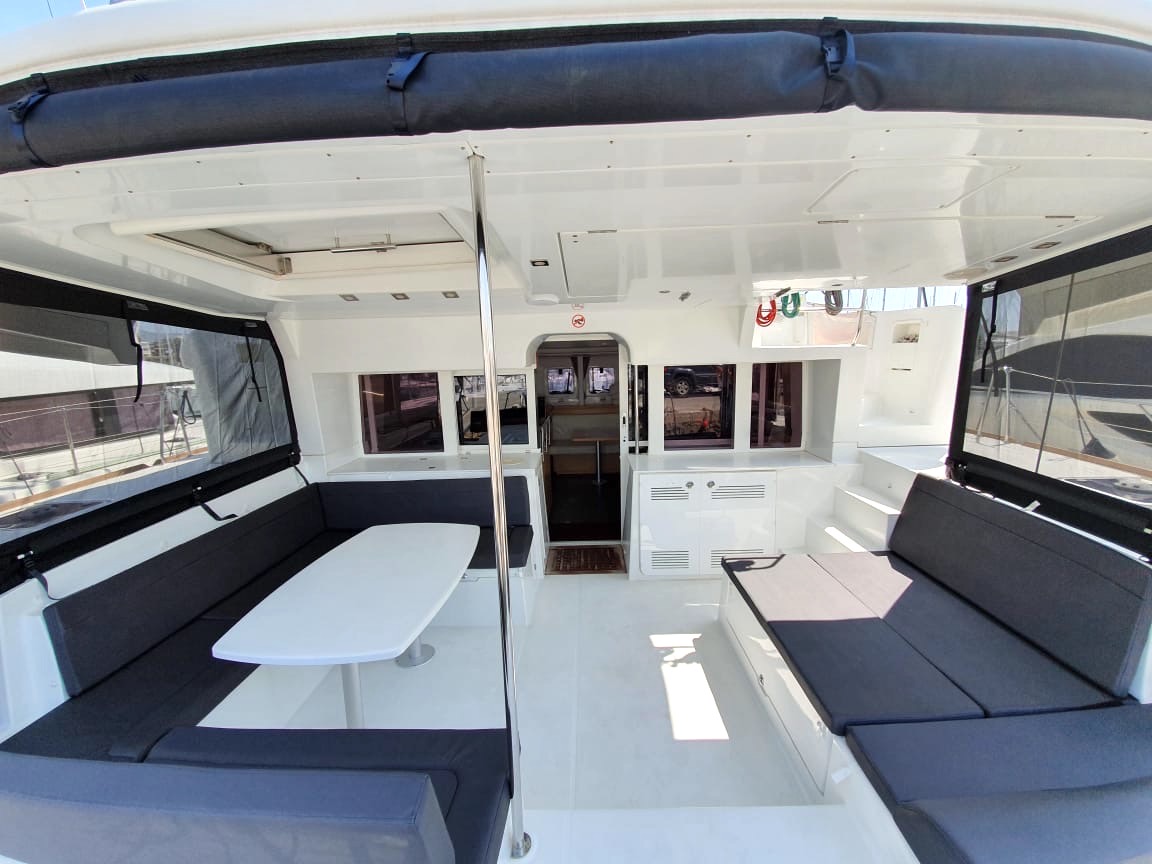 Lagoon 450F — photo 3