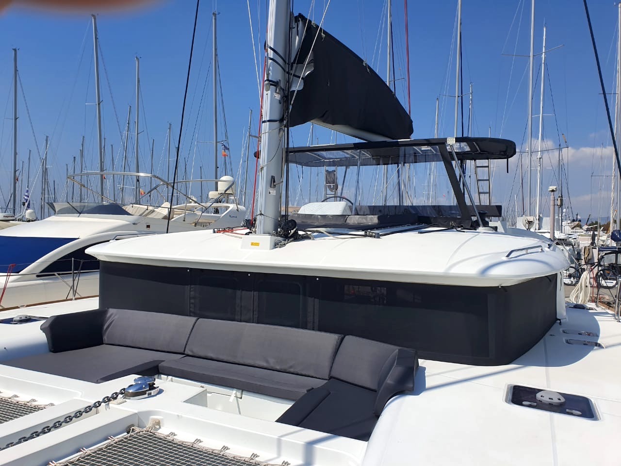 Lagoon 450F — photo 8