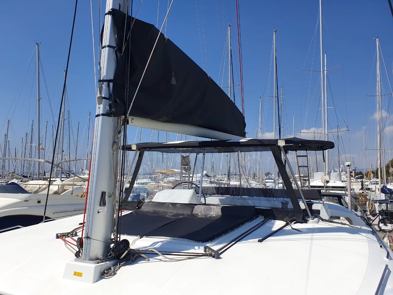 Lagoon 450F — photo 9