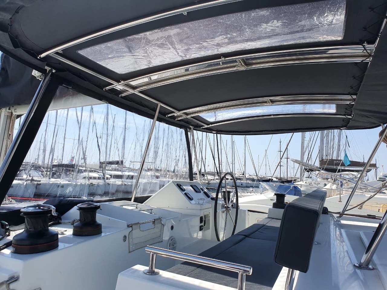 Lagoon 450F — photo 12