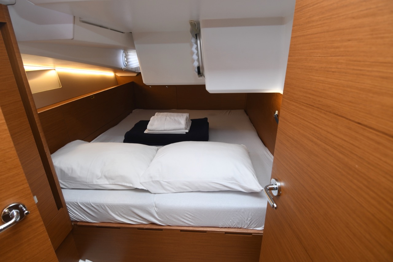 Sun Odyssey 490 "LUXE" — photo 3