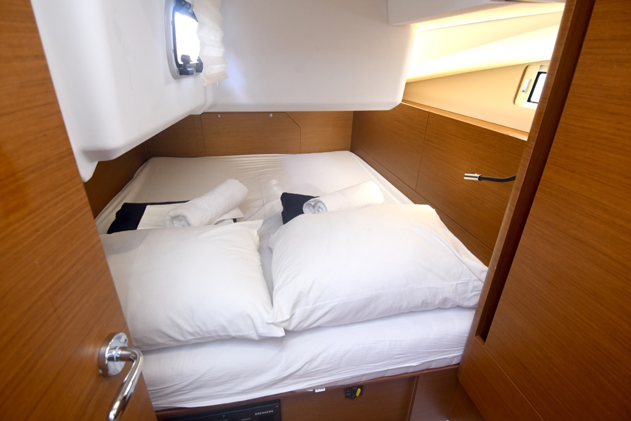 Sun Odyssey 440 — photo 8
