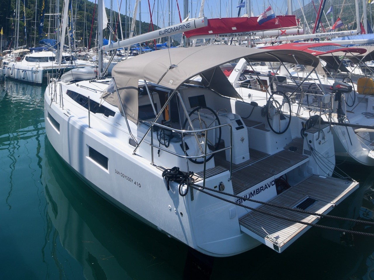 Sun Odyssey 410 — photo 1
