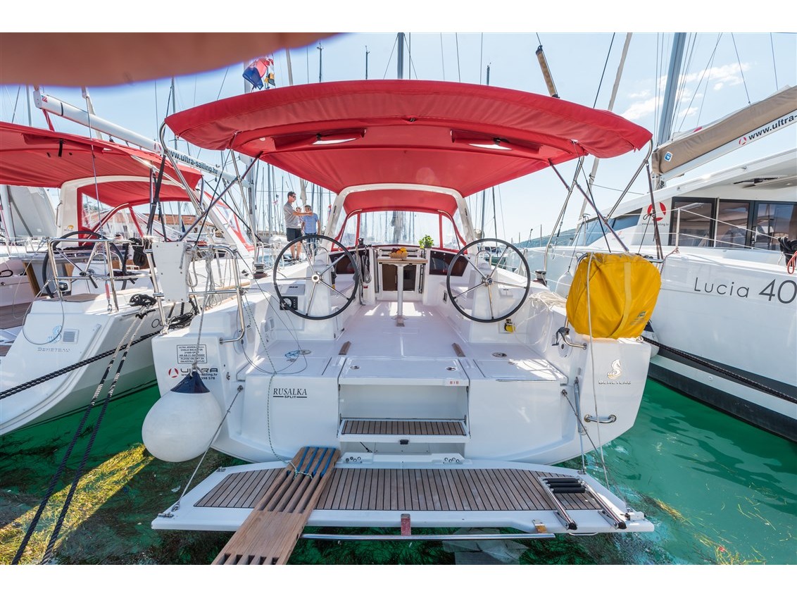 Oceanis 38 — photo 1