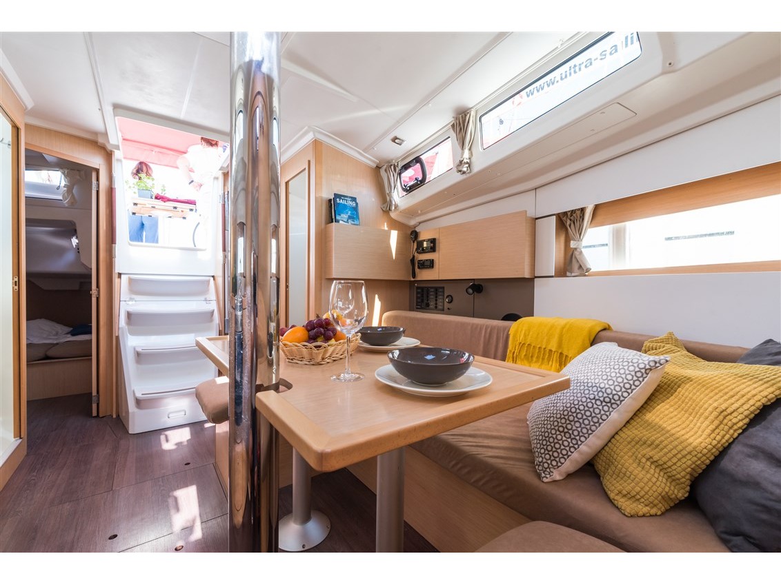 Oceanis 38 — photo 8