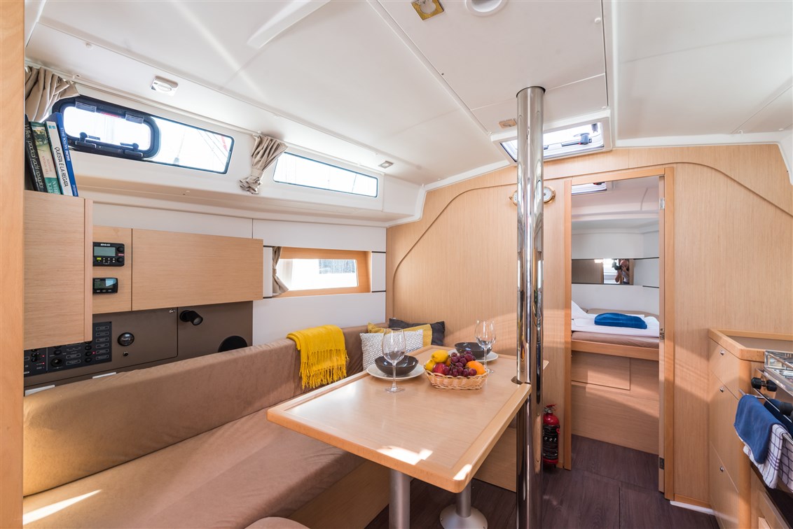Oceanis 38 — photo 12