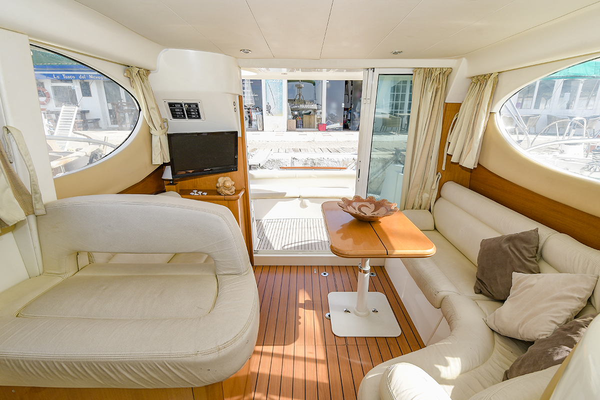 Prestige 32 — photo 11
