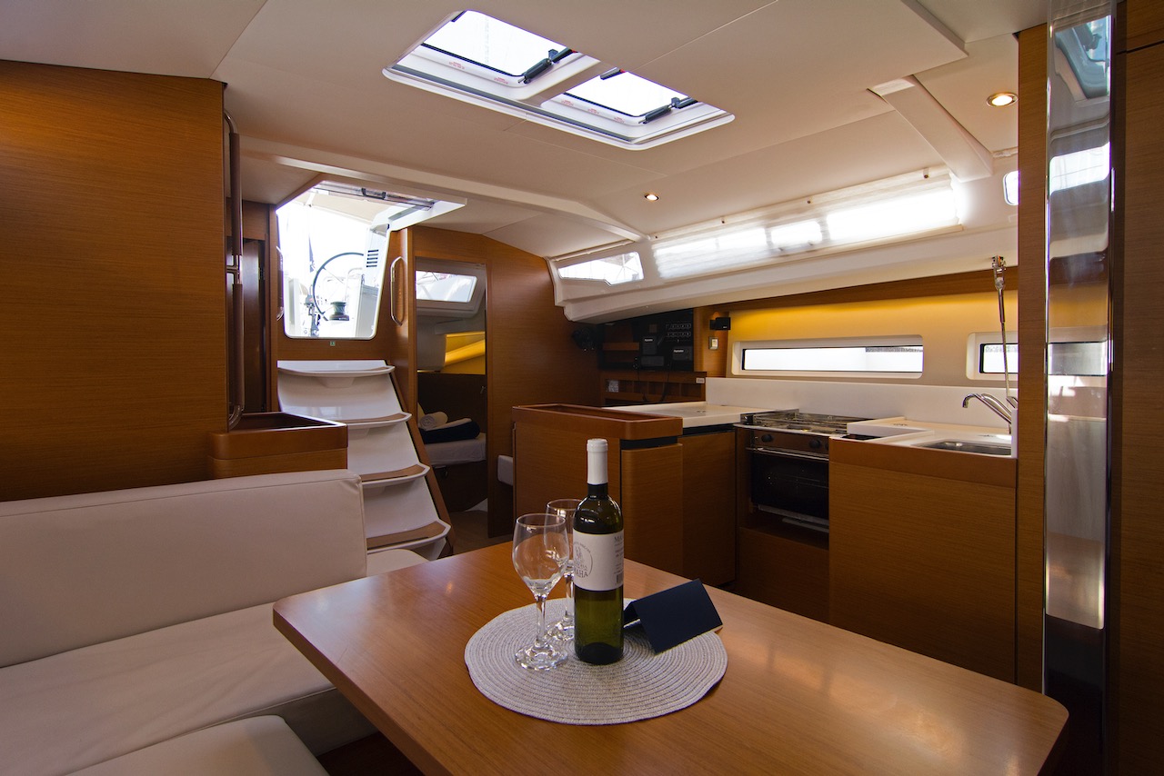 Sun Odyssey 440 — photo 9