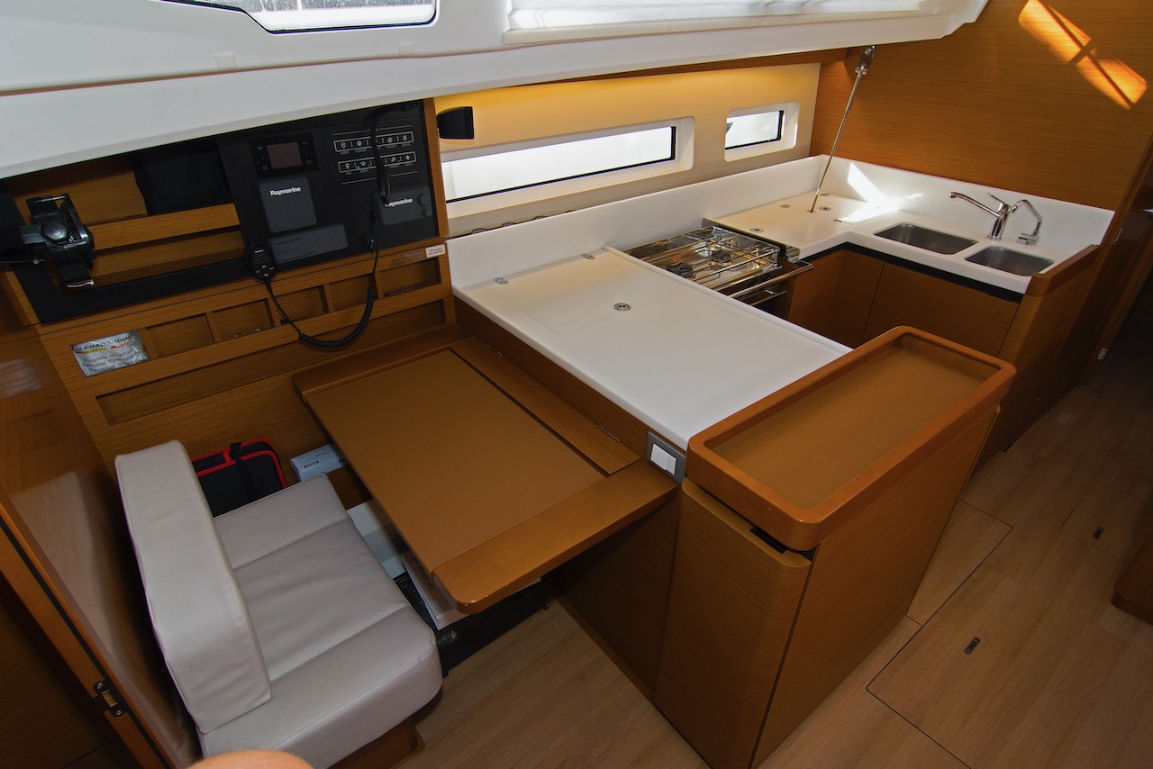 Sun Odyssey 440 — photo 5
