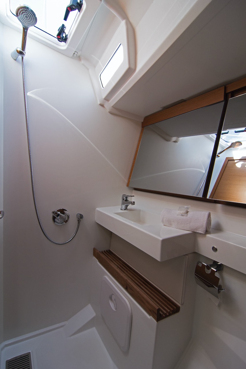 Sun Odyssey 440 — photo 8