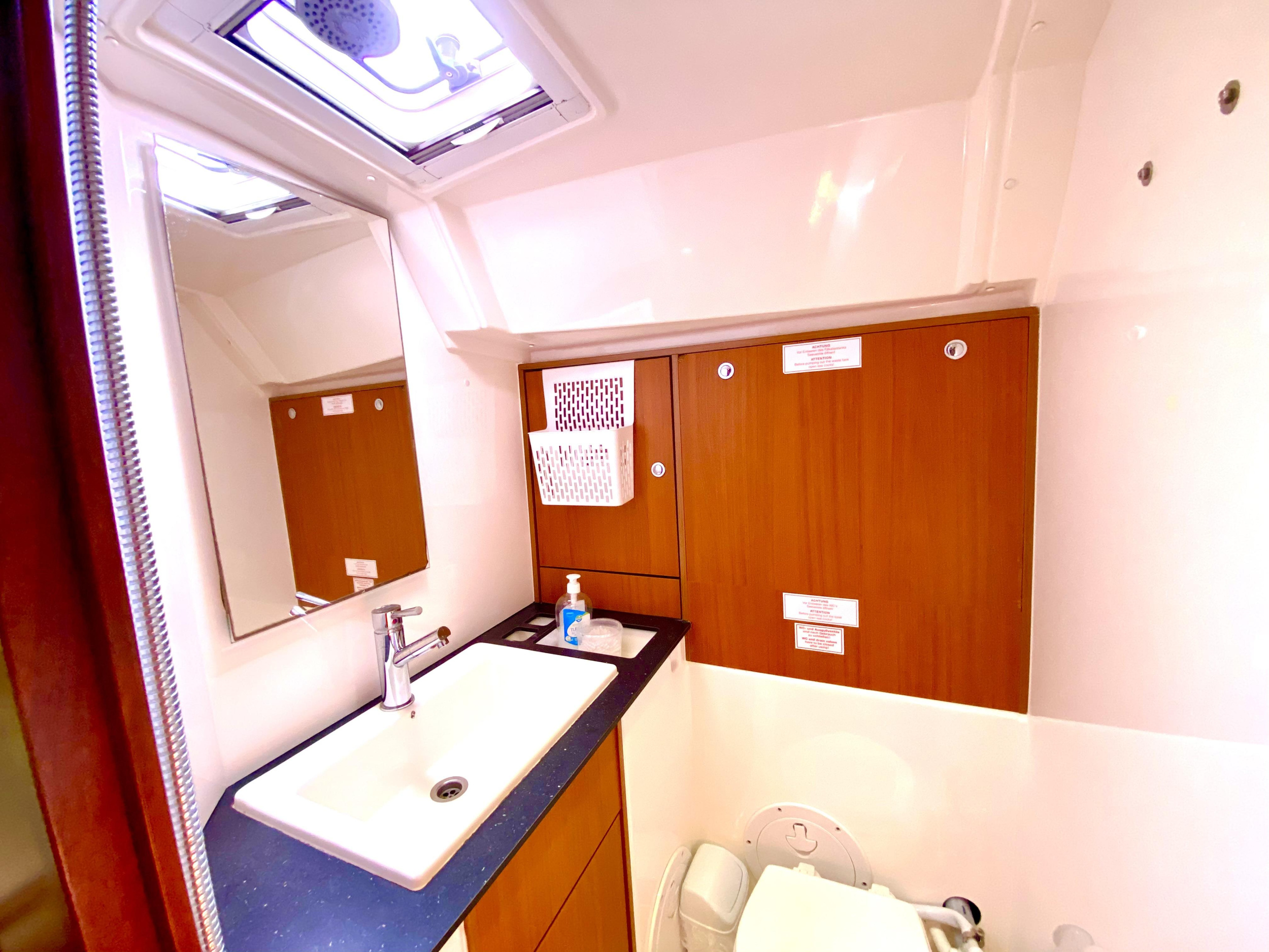 Bavaria Cruiser 40 — photo 8