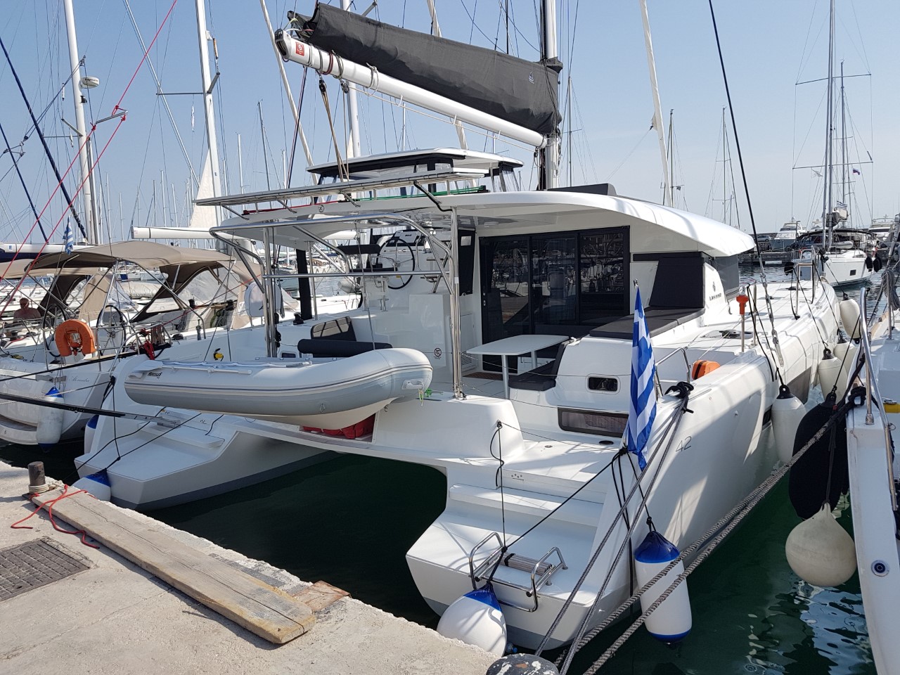Lagoon 42 — photo 1