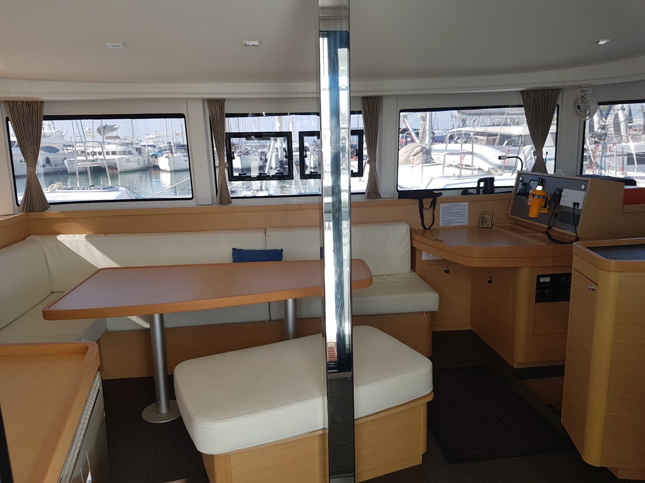 Lagoon 42 — photo 11