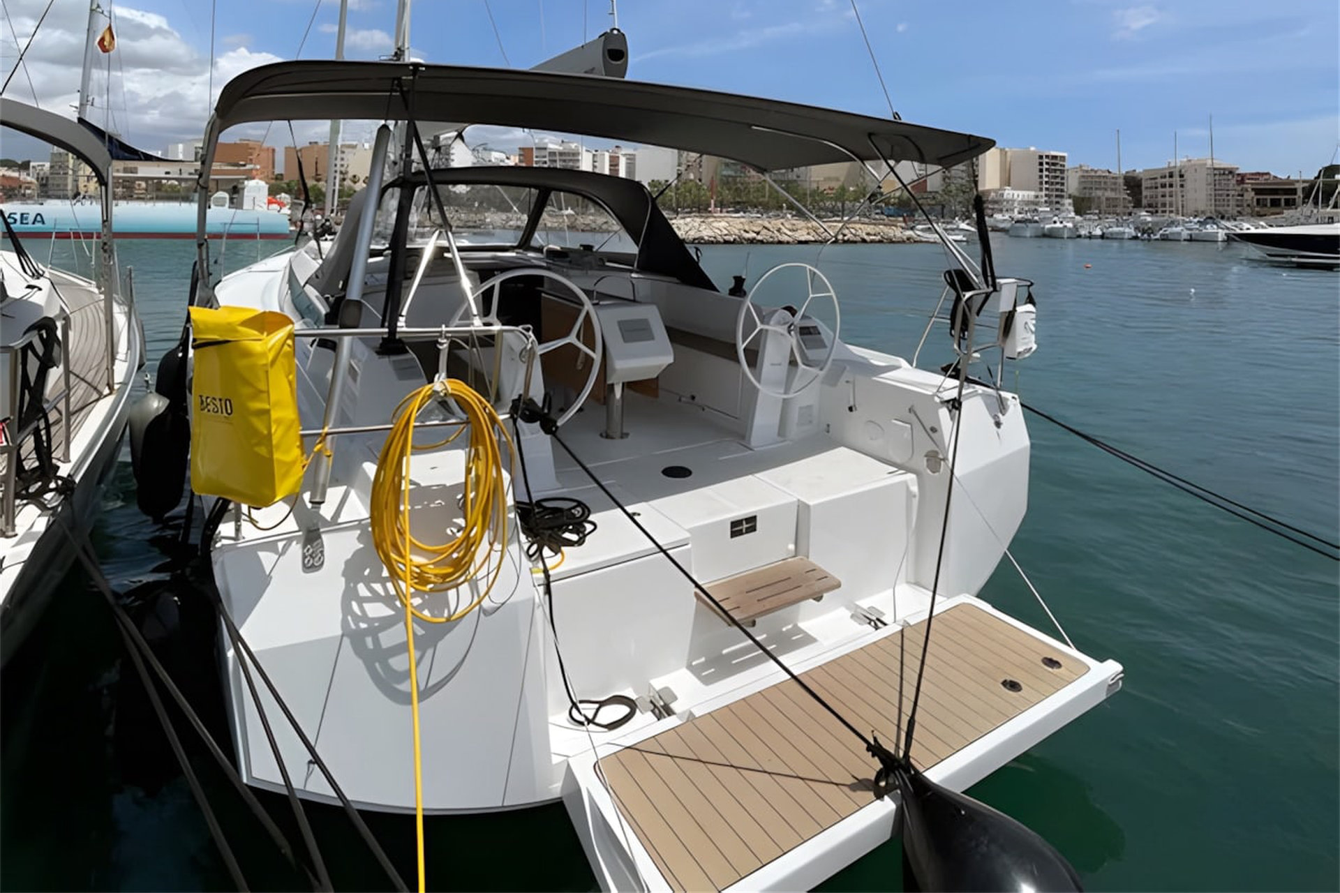 Bavaria C42 — photo 12