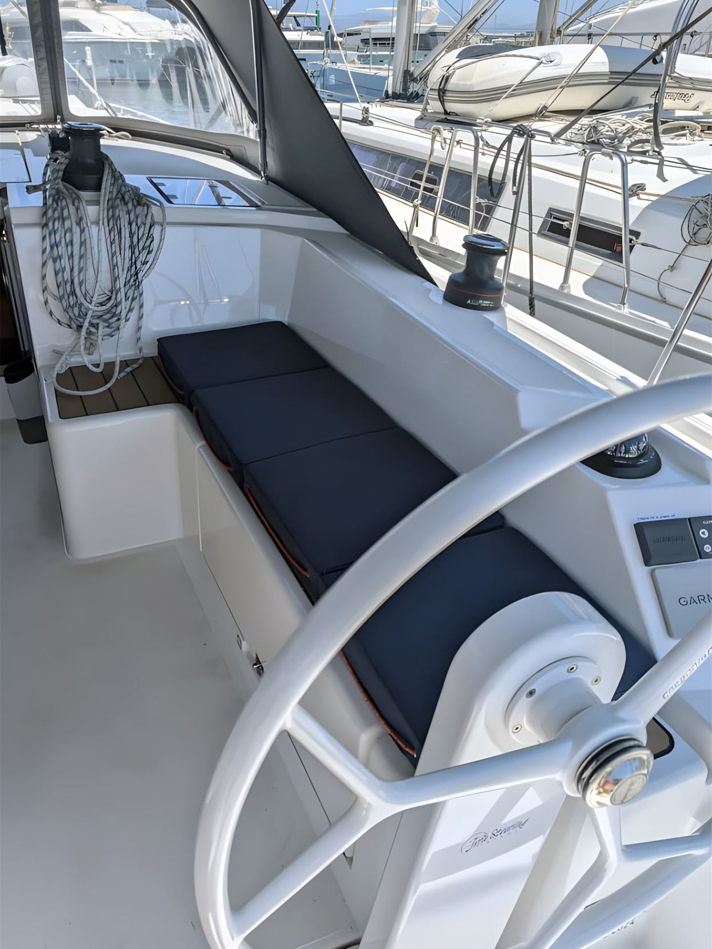 Bavaria C42 — photo 14